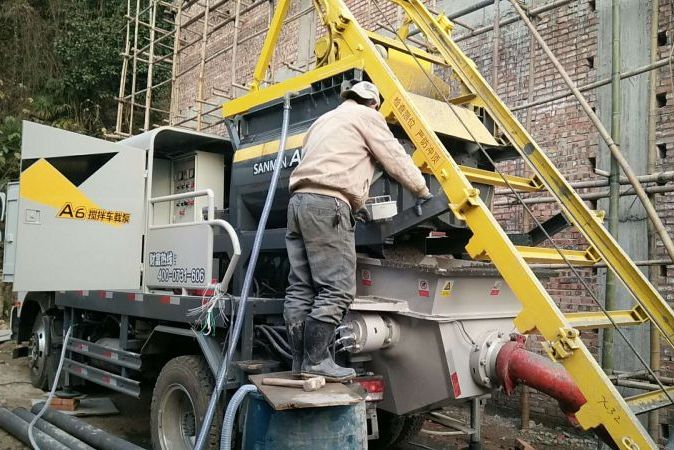 三民重科攪拌車載泵，“中彩路”建設(shè)的神秘武器